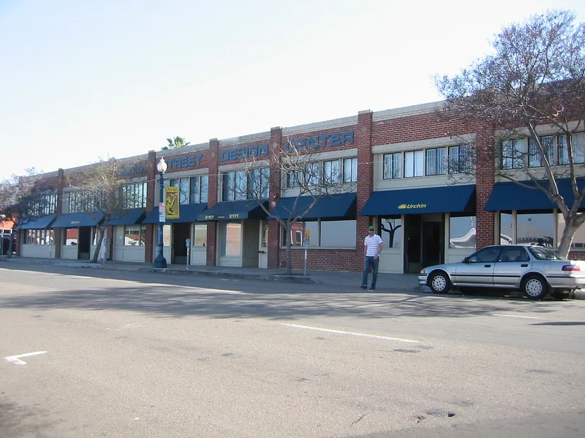 The Urchin Software Company moved into an office at 2165 India St. This is how it looked like.